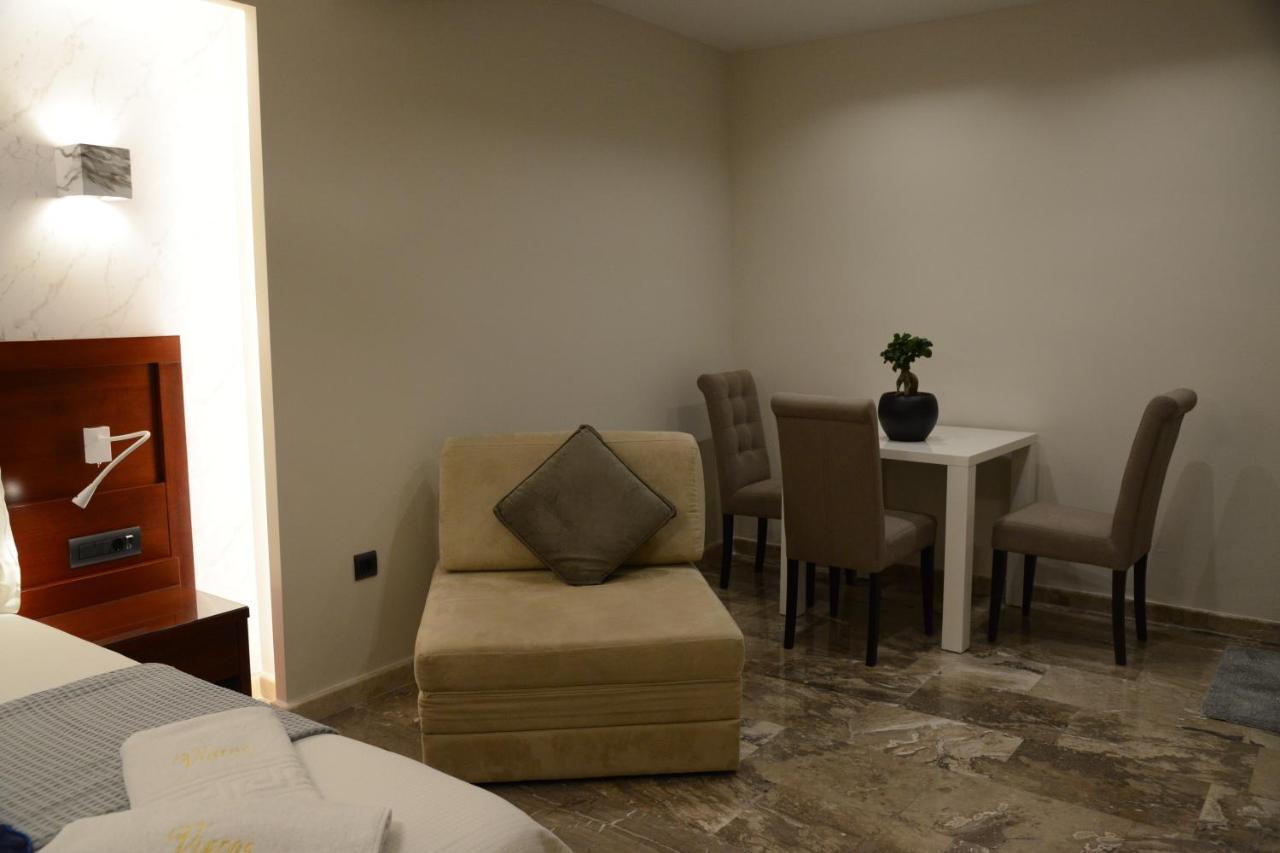 Viaros Hotel Apartments Tolón Esterno foto